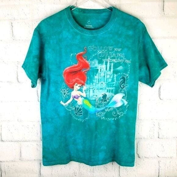 Disney Brand by Hanes Graphic Tee. Size M. - Picture 1 of 7